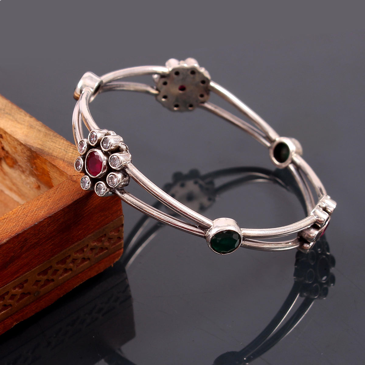 Aira Floral Bangle