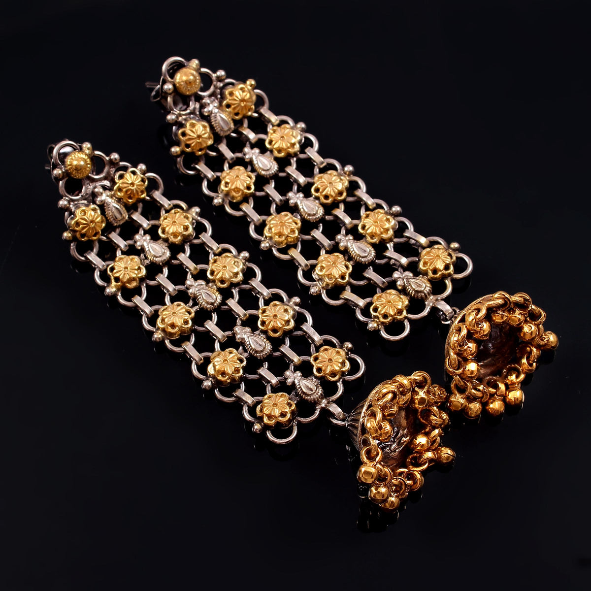 Nayara Earrings