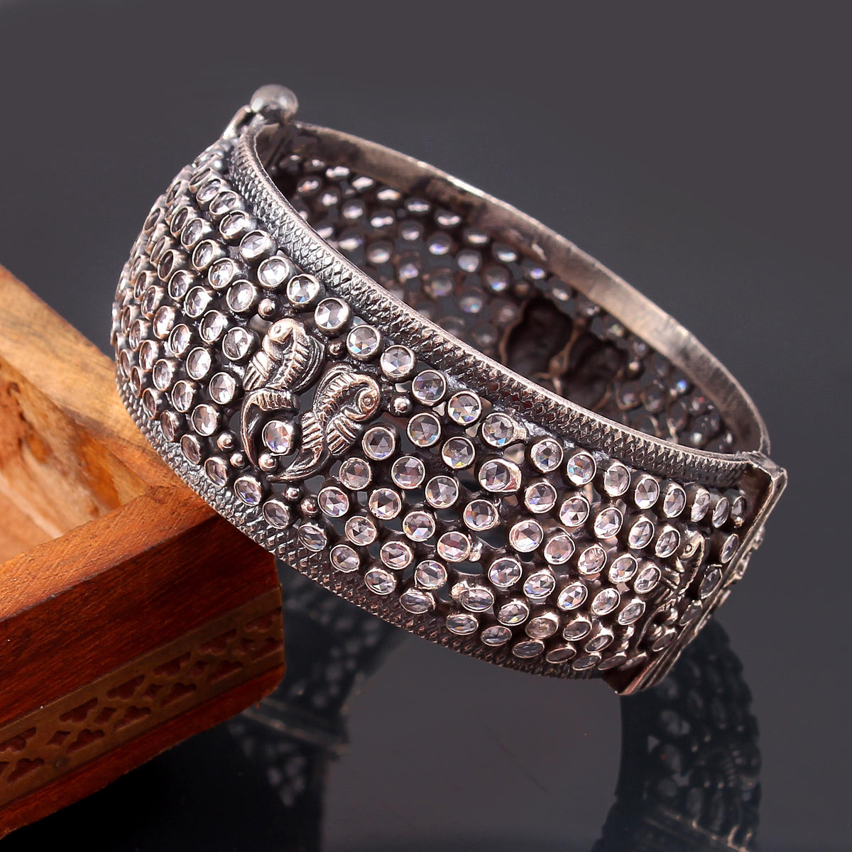 RAJHASTI POLKI CUFF