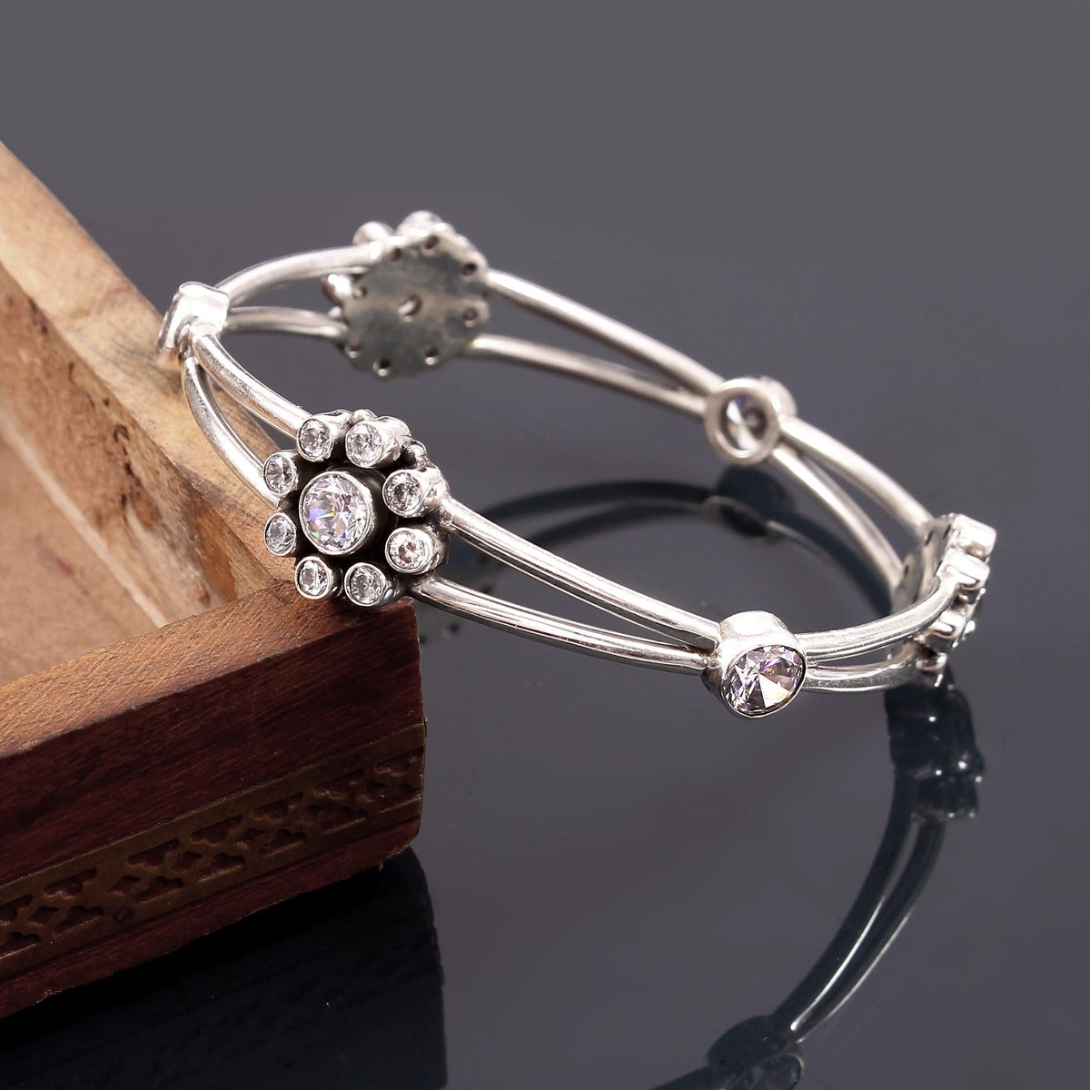 Aira Floral Bangle