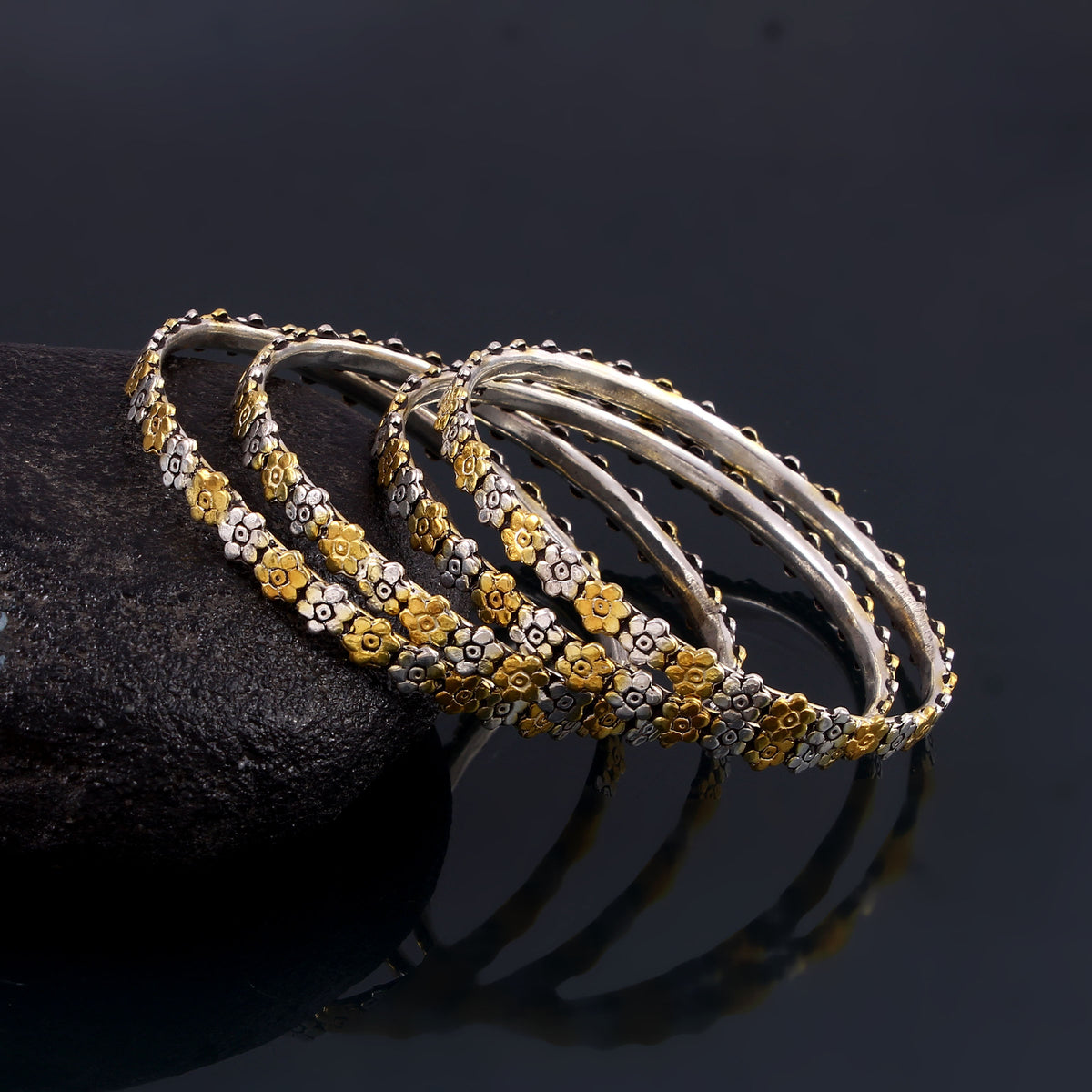 SUNEHRI GUL BANGLE